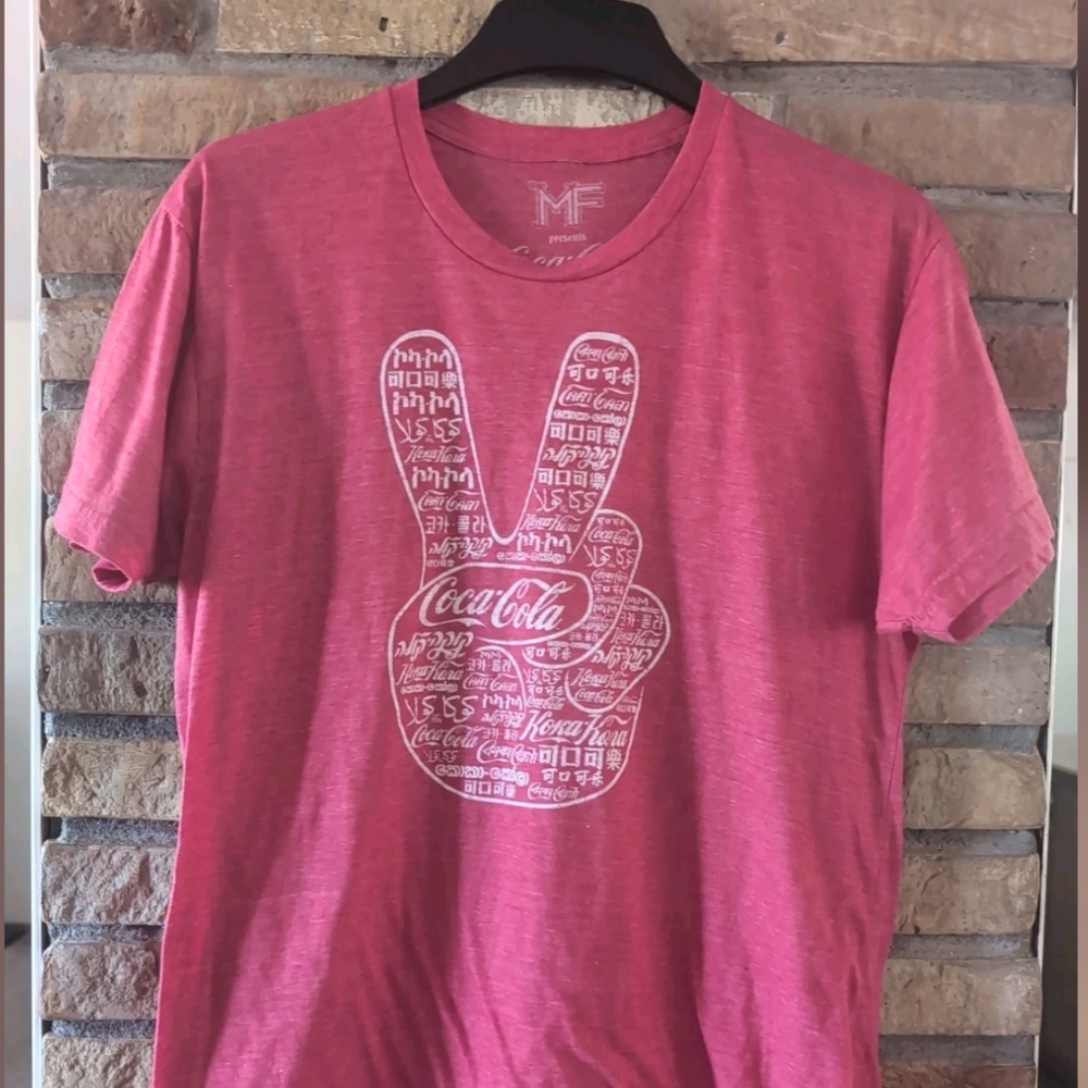 Coca Cola Men's Peace Logo  T-Shirt  Large